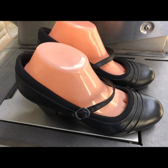 clarks collection soft cushion Block Heel Size 9W - Picture 2 of 8